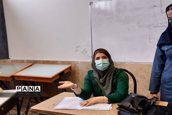 بازدید دانش‌آموزان دبیرستان استقلال ناحیه یک کرج از هنرستان فنی و حرفه‌ای