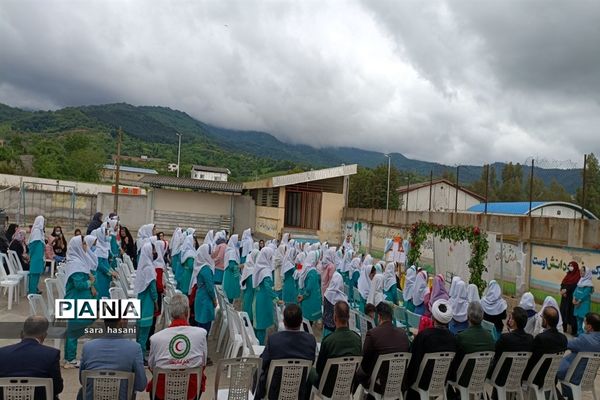 مراسم گرامیداشت مقام معلم و هفته سلامت در دبستان تربیت شهرستان گلوگاه