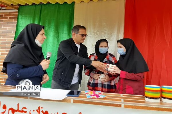 جشن روز معلم در دبیرستان سمیه محمود‌آباد