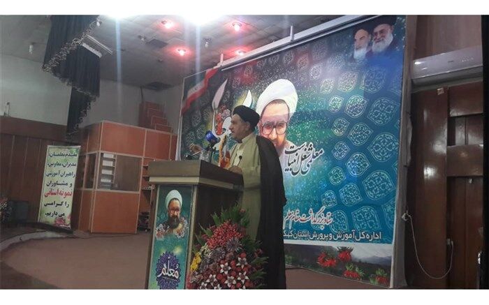 حفظ منزلت معلم در گروه حرمت و کرامت آنها  است