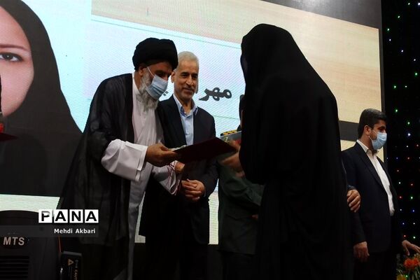 آیین تقدیر از برگزیدگان ملی برنامه جلوه‌های ویژه معلمی در اهواز