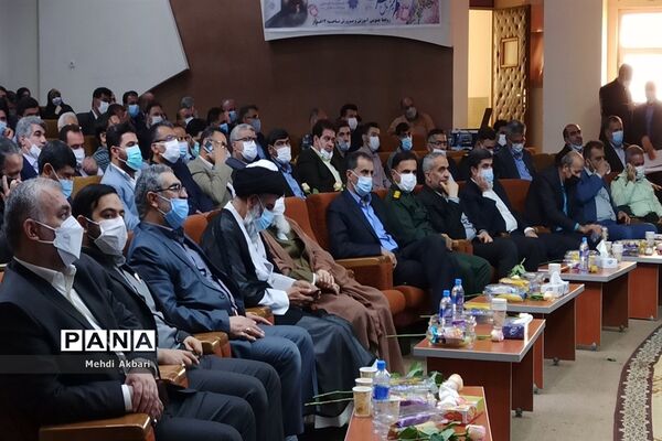 آیین تقدیر از برگزیدگان ملی برنامه جلوه‌های ویژه معلمی در اهواز
