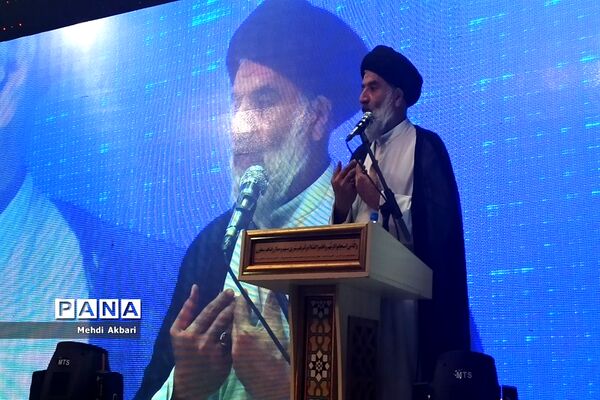 آیین تقدیر از برگزیدگان ملی برنامه جلوه‌های ویژه معلمی در اهواز