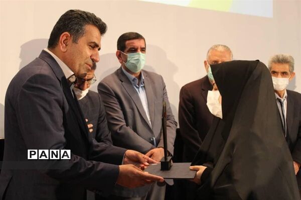 تجلیل از معلمان برتر در کانون پرورشی فکری و هنری مازندران