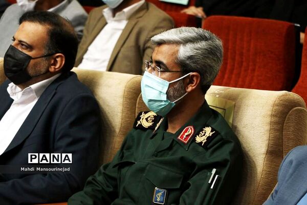 آِیین بزرگداشت مقام معلم همراه با تجلیل از معلمان نمونه استان هرمزگان