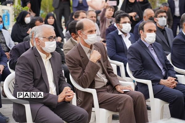 مراسم گل افشانی و غبار روبی مزار شهدای فرهنگی و دانش‌آموز در  اصفهان