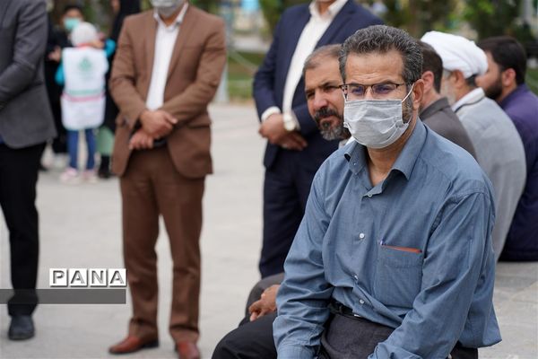 مراسم گل افشانی و غبار روبی مزار شهدای فرهنگی و دانش‌آموز در  اصفهان