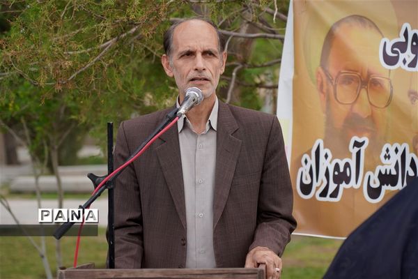 مراسم گل افشانی و غبار روبی مزار شهدای فرهنگی و دانش‌آموز در  اصفهان