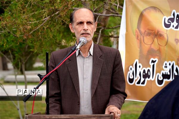 مراسم گل افشانی و غبار روبی مزار شهدای فرهنگی و دانش‌آموز در  اصفهان
