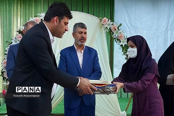 مراسم تجلیل از معلمان در بهارستان‌دو