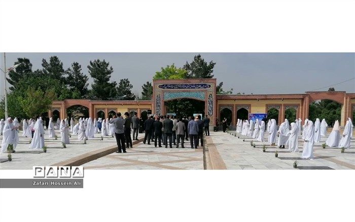 عطرافشانی گلزار شهدای فرهنگی در شیروان