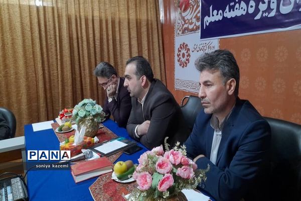 نشست کتابخوانی در ساری