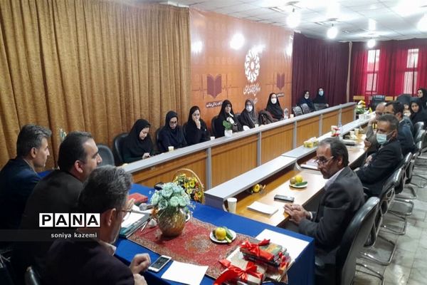 نشست کتابخوانی در ساری