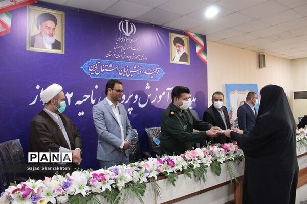 آیین تجلیل از برگزیدگان جلوه‌های ویژه معلمی در ناحیه ۲ اهواز