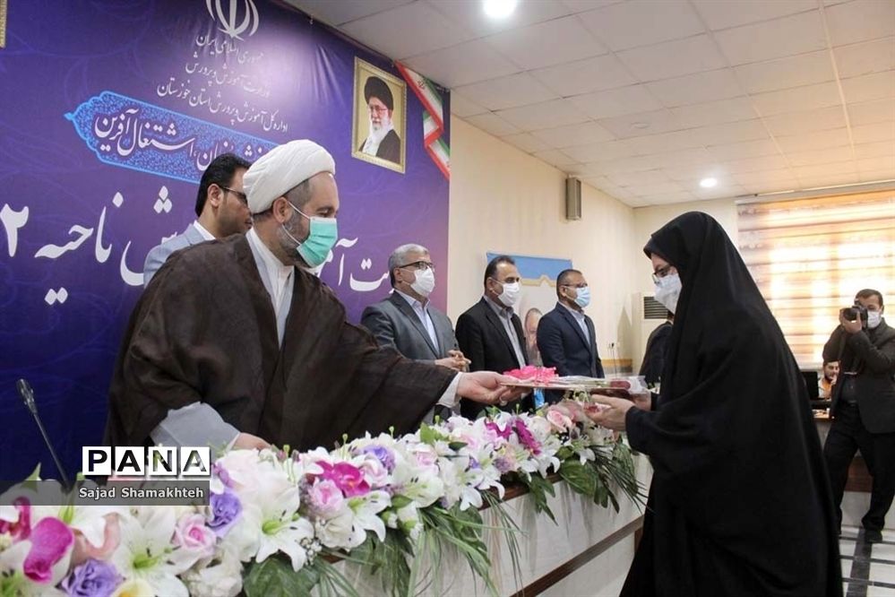 آیین تجلیل از برگزیدگان جلوه‌های ویژه معلمی در ناحیه ۲ اهواز