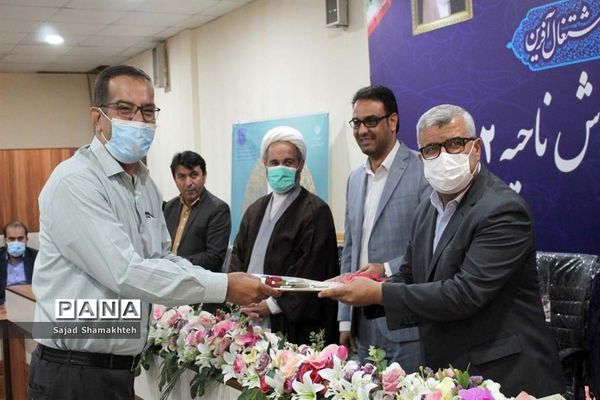آیین تجلیل از برگزیدگان جلوه‌های ویژه معلمی در ناحیه ۲ اهواز