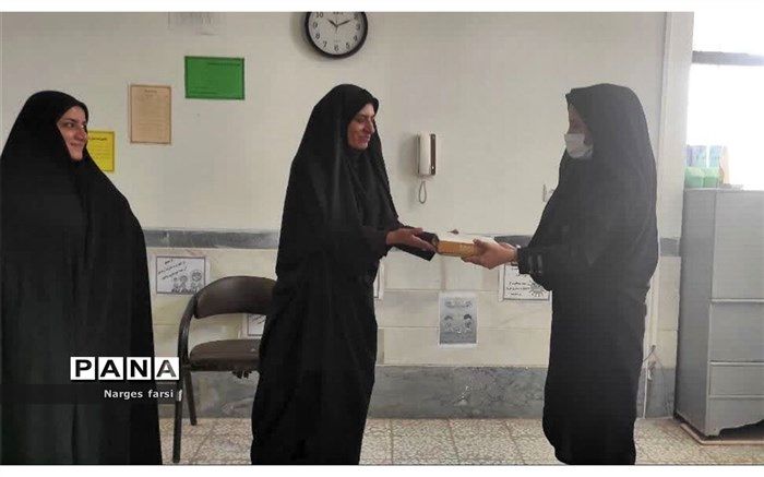 مسئولان آموزشگاه آیت‌الله سعیدی باقرآباد قم تجلیل شدند