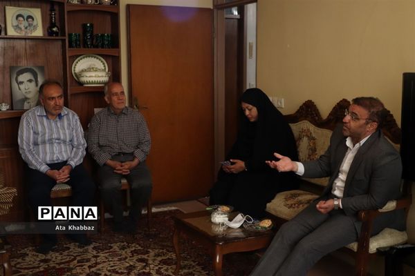 دیدار با خانواده معلم شهید و معلم جانباز به‌مناسبت هفته معلم در تبریز