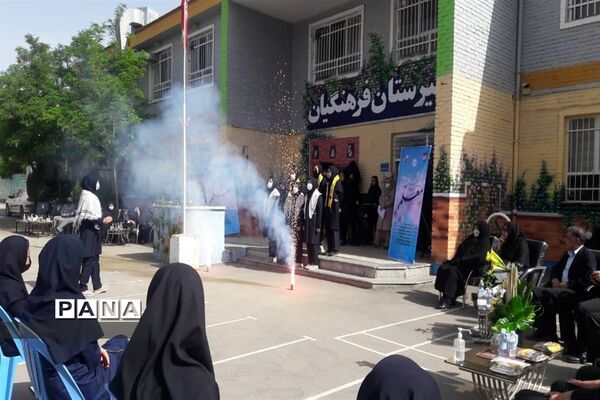 همایش سپاس معلم در دبیرستان تشکیلاتی فرهنگیان ناحیه۶ مشهد