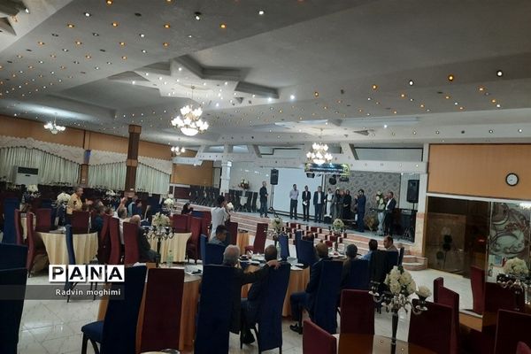 آیین تجلیل از دبیران دبیرستان حربن ریاحی منطقه ۱۳