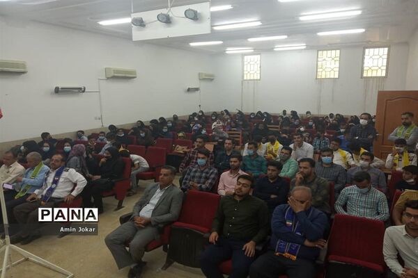 تجلیل از مربیان و دانش‌آموزان پیشتاز شهرستان اِوَز