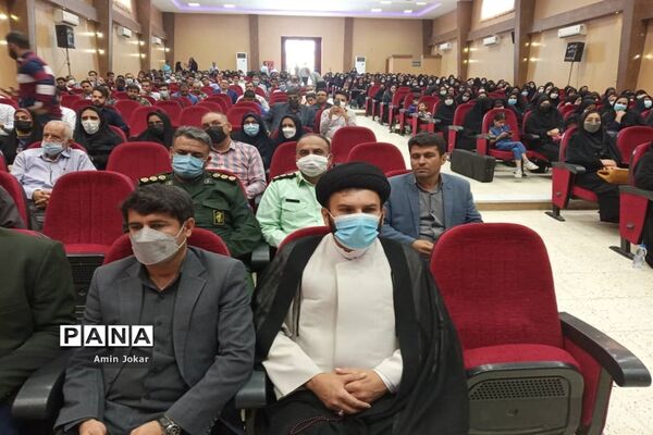 تجلیل از مربیان و دانش‌آموزان پیشتاز سازمان دانش‌آموزی گراش در هفته بزرگداشت مقام معلم
