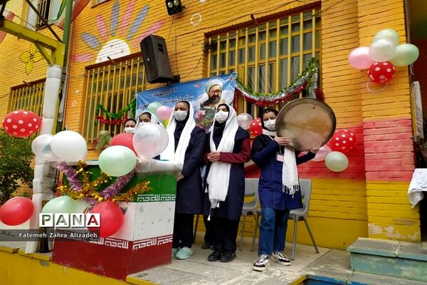برگزاری جشن روز معلم در دبیرستان سیزده آبان ناحیه یک کرج