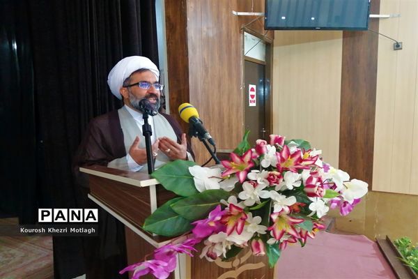 مراسم سپاس مربی و تجلیل از معلمان نمونه شهرستان کازرون