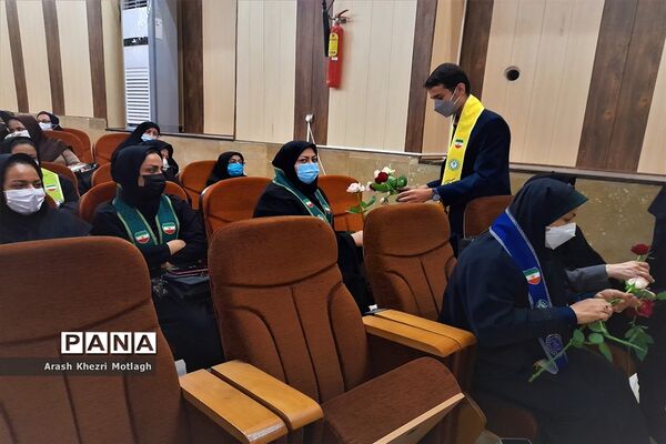 مراسم سپاس مربی و تجلیل از معلمان نمونه شهرستان کازرون