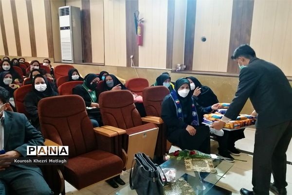 مراسم سپاس مربی و تجلیل از معلمان نمونه شهرستان کازرون