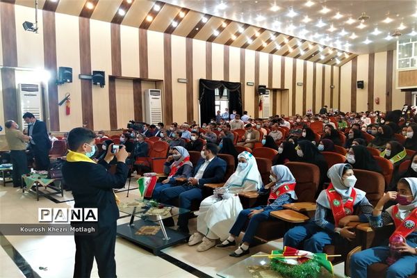 مراسم سپاس مربی و تجلیل از معلمان نمونه شهرستان کازرون