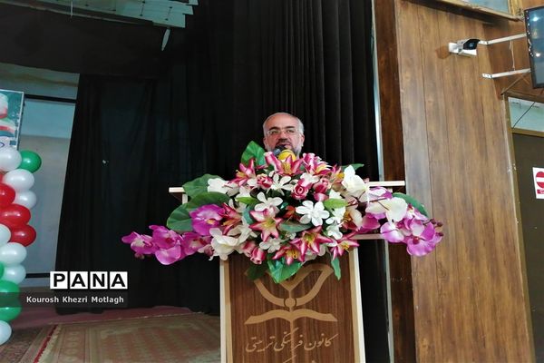 مراسم سپاس مربی و تجلیل از معلمان نمونه شهرستان کازرون