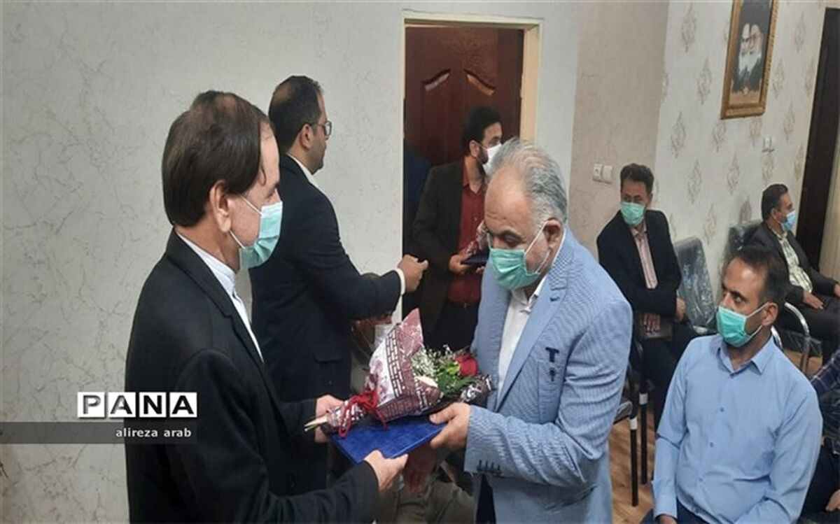 نماینده مردم ورامین در شورای اسلامی از فرهنگیان منطقه ورامین تجلیل کرد