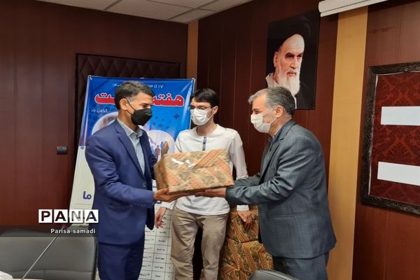 تجلیل از مراقبان سلامت منطقه ۱۳ در هفته سلامت