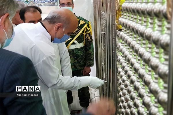 آئین غبارروبی و عطر افشانی ضریح امامزاده سید حمزه (ع)