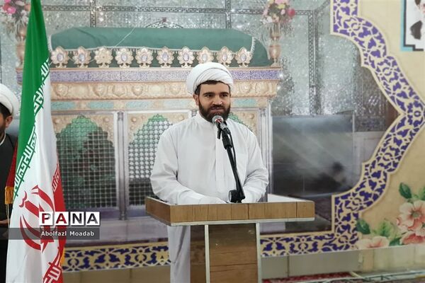 آئین غبارروبی و عطر افشانی ضریح امامزاده سید حمزه (ع)