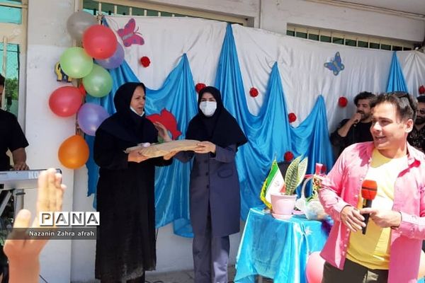 جشن سپاس معلم در دبستان حضرت زهرا(س) رودهن