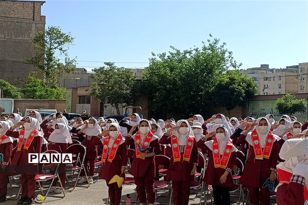 مراسم سپاس معلم در دبستان دخترانه سعادت شهرستان قدس