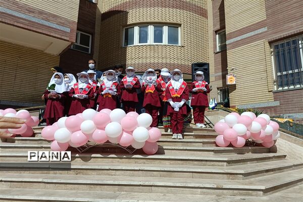 مراسم سپاس معلم در دبستان دخترانه سعادت شهرستان قدس