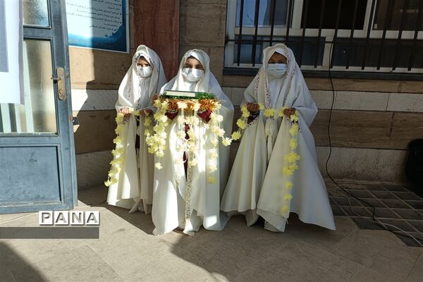 مراسم سپاس معلم در دبستان دخترانه سعادت شهرستان قدس
