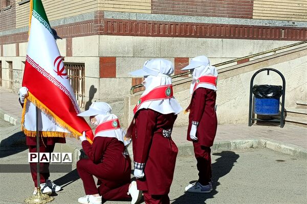 مراسم سپاس معلم در دبستان دخترانه سعادت شهرستان قدس