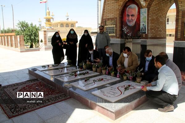عطر افشانی و غباروبی مزار شهدای فرهنگی و گمنام شهرستان بهبهان