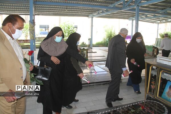 عطر افشانی و غباروبی مزار شهدای فرهنگی و گمنام شهرستان بهبهان