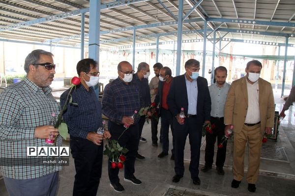 عطر افشانی و غباروبی مزار شهدای فرهنگی و گمنام شهرستان بهبهان