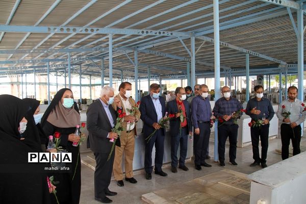 عطر افشانی و غباروبی مزار شهدای فرهنگی و گمنام شهرستان بهبهان