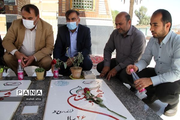 عطر افشانی و غباروبی مزار شهدای فرهنگی و گمنام شهرستان بهبهان