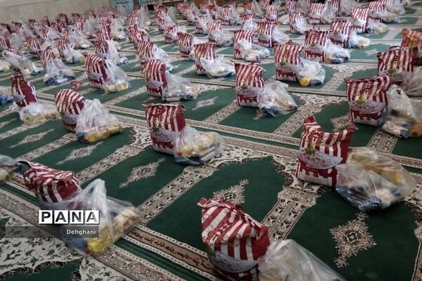 توزیع بیش از 1000 بسته کمک مؤمنانه در نائین