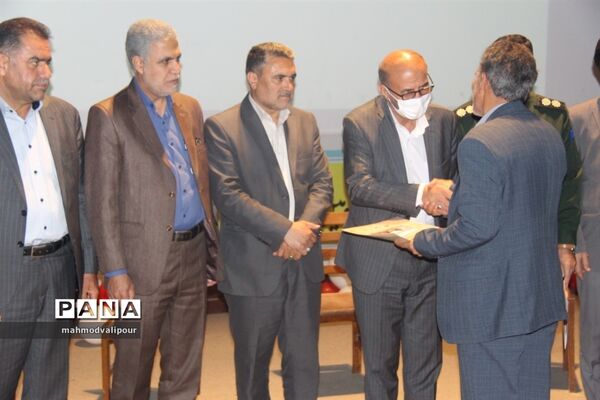 تجلیل از برگزیدگان دومین برنامه شناسایی جلوه های ویژه معلمی در زیست بوم جدید