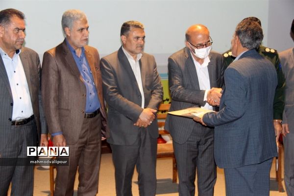 تجلیل از برگزیدگان دومین برنامه شناسایی جلوه های ویژه معلمی در زیست بوم جدید