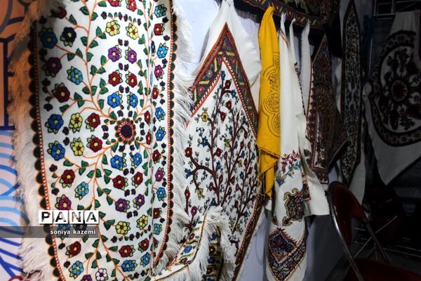 نمایشگاه صنایع‌دستی و سوغات استان‌ها در ساری